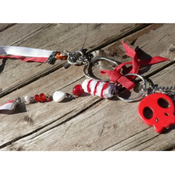 2x 25$🐿 🍁 CREATION - Skull short necklace Ruban bead fabric feather Red white - Picture 5 of 11